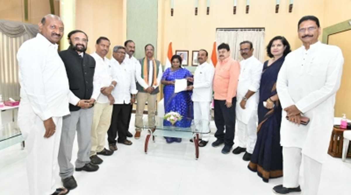 भाजपा ने टीएसपीएससी परीक्षा पेपर लीक मामले में केसीआर से इस्तीफे की मांग की भाजपा ने टीएसपीएससी परीक्षा पेपर लीक मामले में केसीआर से इस्तीफे की मांग की